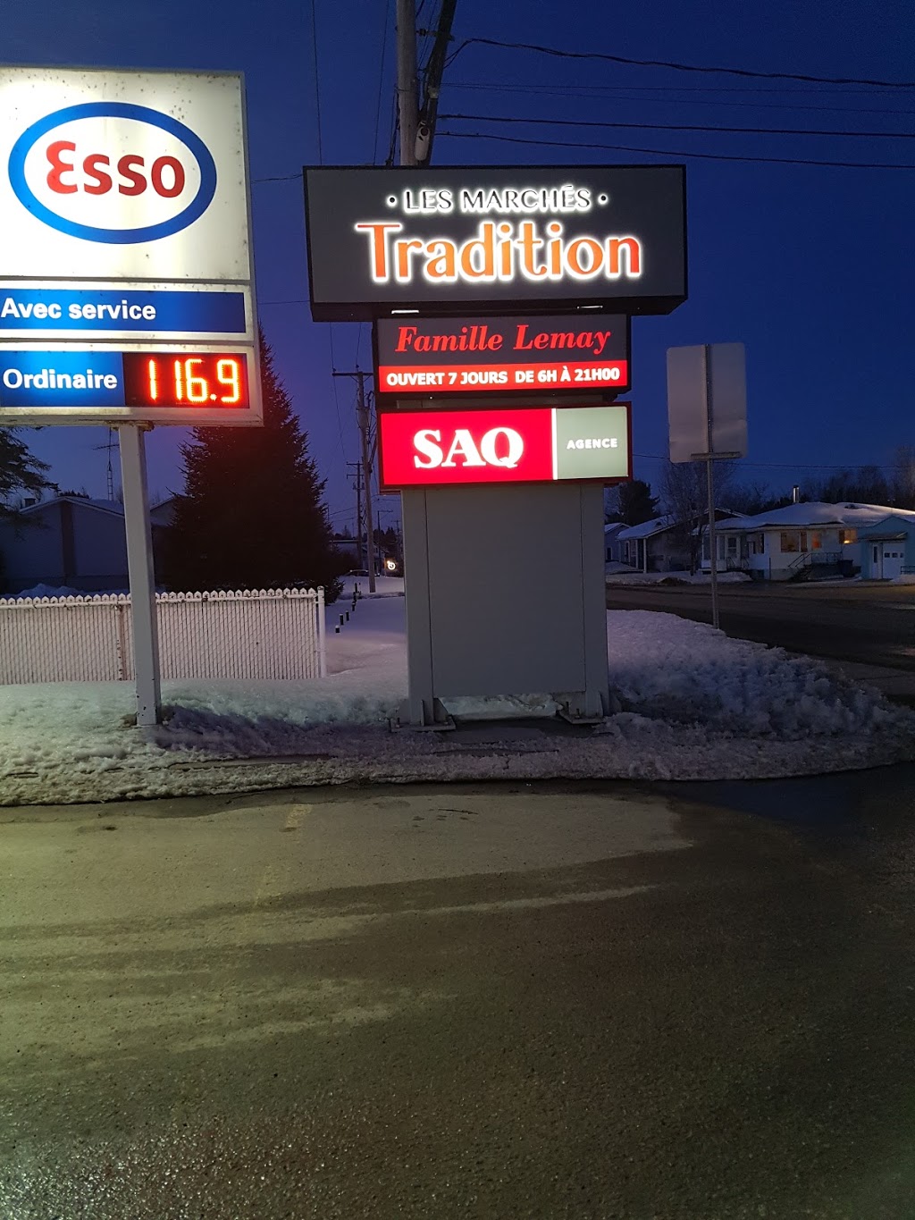 Esso | 450 Rue Notre Dame, Saint-Alexis-des-Monts, QC J0K 1V0, Canada | Phone: (819) 265-2023