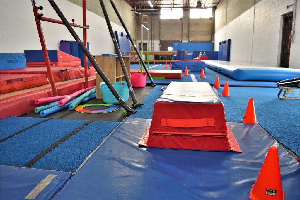 Club Acrobat | 3400 Boulevard Losch #41, Saint-Hubert, QC J3Y 5T6, Canada | Phone: (514) 224-1527