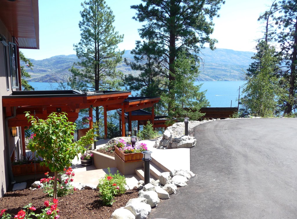 Pineacre on the Lake | 7220 Highway 97 South, Peachland, BC V0H 1X9, Canada | Phone: (778) 479-0088