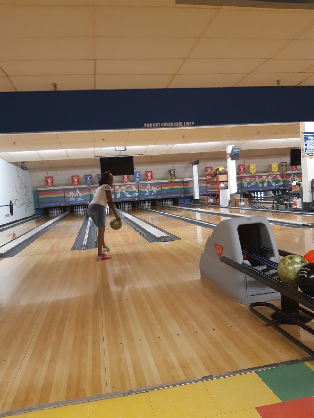 Fairview Bowling Lanes | 285 Geneva St, St. Catharines, ON L2N 2G1, Canada | Phone: (905) 937-5220