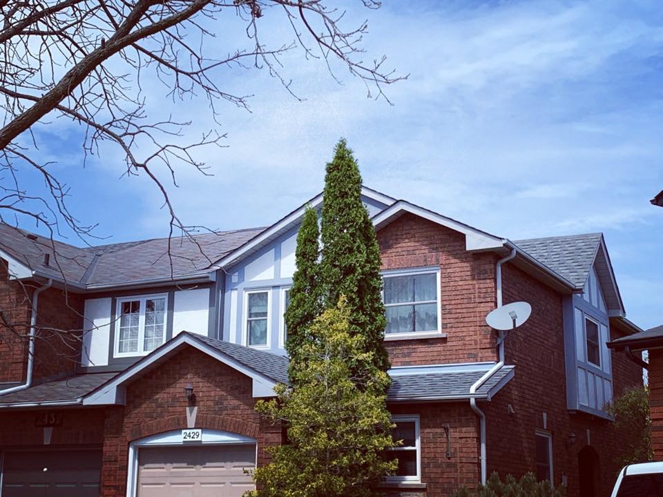 Lyons Pro Roofing inc | 1 Sanwood Blvd, Scarborough, ON M1V 3L5, Canada | Phone: (647) 881-0686