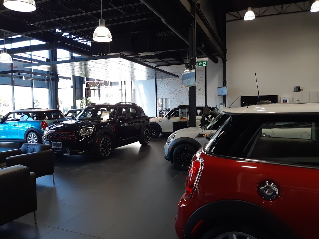 MINI Oakville | 2486 S Service Rd W, Oakville, ON L6L 5M5, Canada | Phone: (905) 469-6220