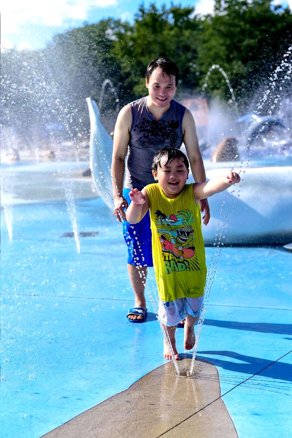 Polar Splash | MarineLand, 7657 Portage Rd, Niagara Falls, ON L2E 6X8, Canada | Phone: (905) 356-9565