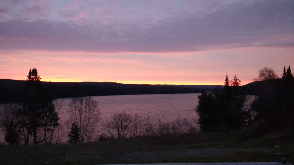 À lAube du Nord | 209 Chem. Marie Louise, Lac-Saint-Paul, QC J0W 1K0, Canada | Phone: (819) 587-4355