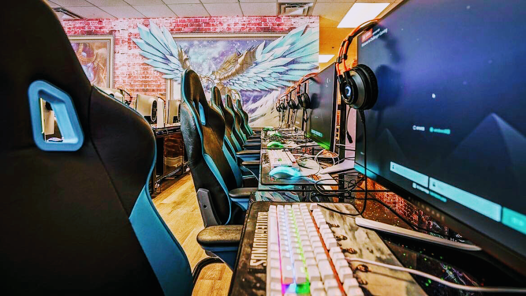 Challenger Gaming Internet Cafe | 3413 Wolfedale Rd #4, Mississauga, ON L5C 1V8, Canada | Phone: (905) 232-7988