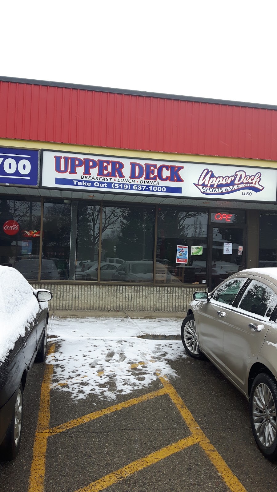 Upper Deck Sports Bar And Grill | 534 Elm St, St Thomas, ON N5R 1K6, Canada | Phone: (519) 637-1000