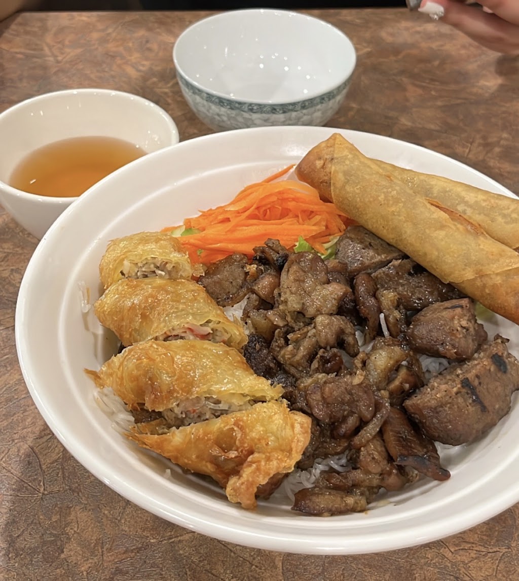 Pho Huydat Vietnamese Noodle House | 311 19 St NW, Calgary, AB T2N 2J2, Canada | Phone: (403) 270-8818