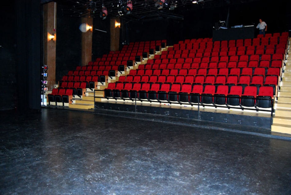 Théâtre Léonard-St-Laurent | 200 Rue Peel, Sherbrooke, QC J1H 4K1, Canada | Phone: (819) 563-2050