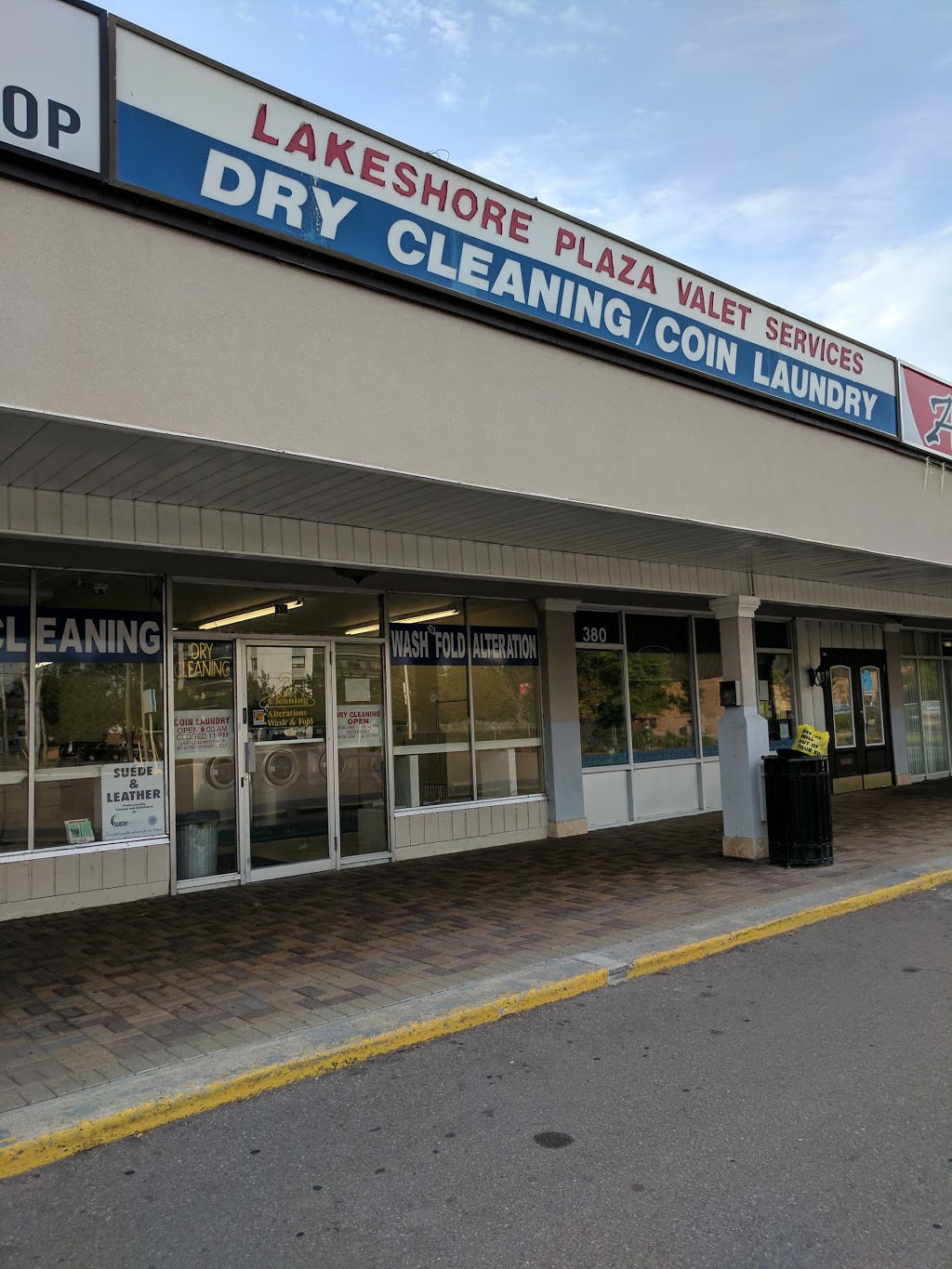 Lakeshore Coin Laundry & Dry Cleaner | 386 Lakeshore Rd E, Mississauga, ON L5G 1H5, Canada | Phone: (905) 274-2612