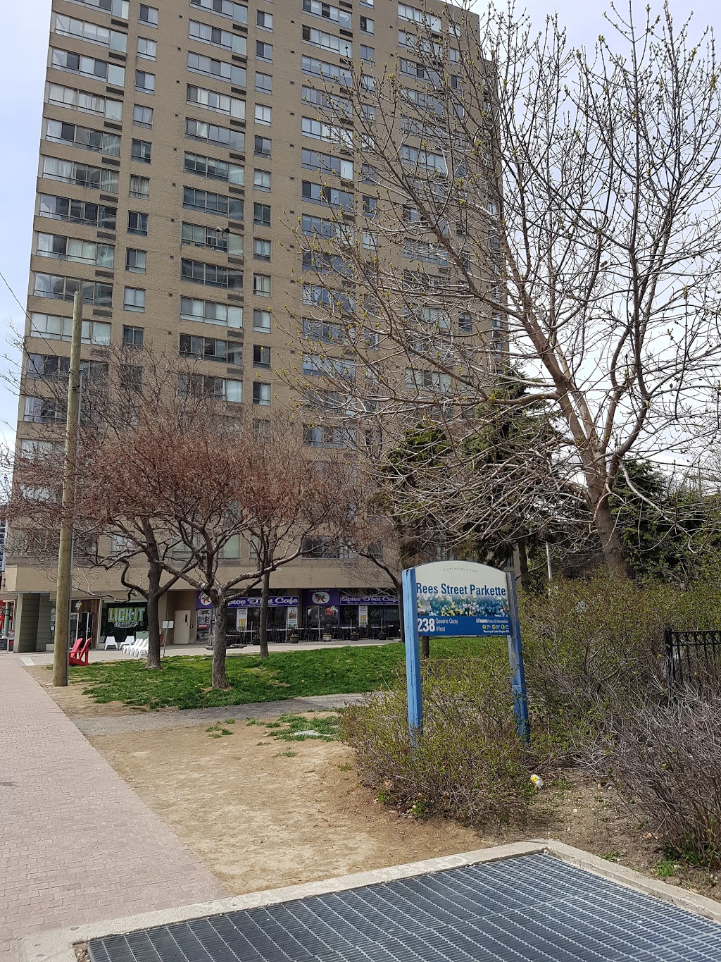 Rees Street Park | 2N2, 238 Queens Quay W, Toronto, ON M5J 1B5, Canada | Phone: (416) 977-3121