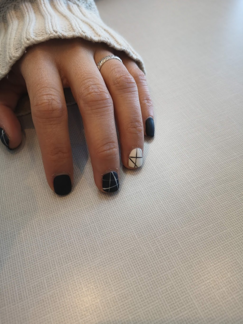 Hottips Nails - CALGARY TRAIL( 104 Street and 55 ave ) | 5516 Calgary Trail NW, Edmonton, AB T6H 4K1, Canada | Phone: (780) 758-1056