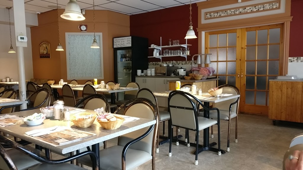 Restaurant Marcel | 1119 Av. des Écoles, Normandin, QC G8M 3Z5, Canada | Phone: (418) 274-2029