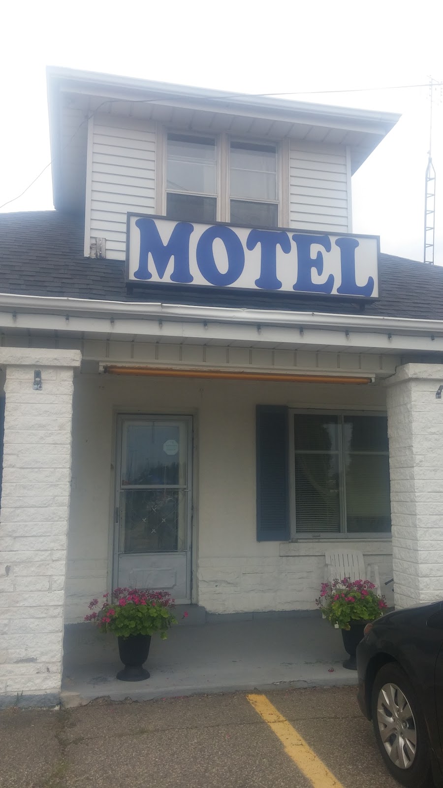 Motel California | 1075 Wilson St W, Ancaster, ON L9G 3K9, Canada | Phone: (905) 648-1821