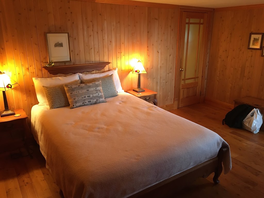 Auberge à la Chouenne | Secteur Cap-à-lAigle, 367 Rue St Raphaël, La Malbaie, QC G5A 2N8, Canada | Phone: (418) 665-1166