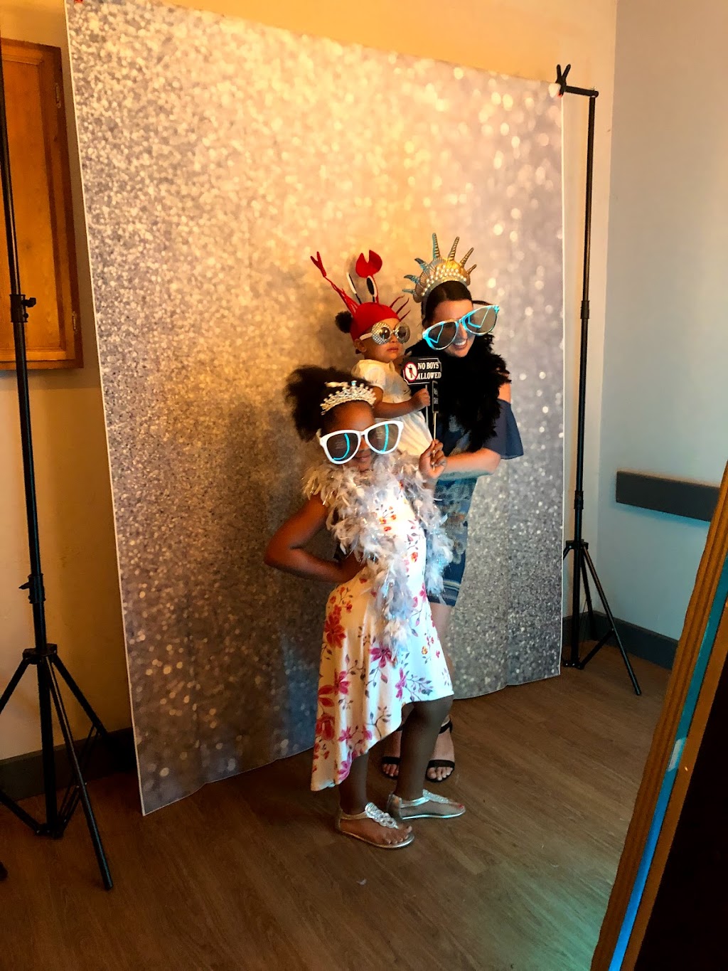 DBG Photo Booth Services | 434 First Ave E, Shelburne, ON L9V 2Z6, Canada | Phone: (519) 925-5350
