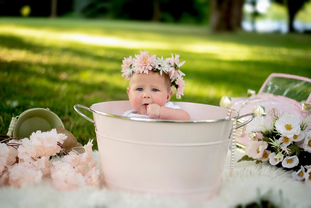 Giggles Newborn Studio | Asleton Blvd, Milton, ON L9T 7K3, Canada | Phone: (437) 989-3889