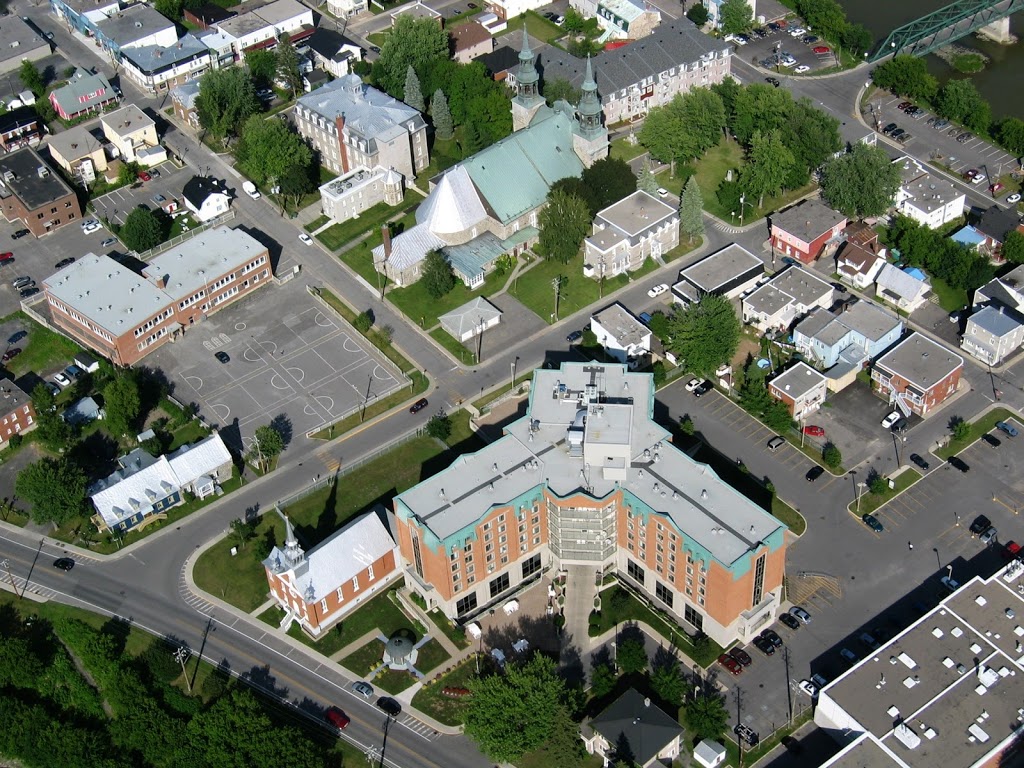 Centre dhébergement de L’Assomption | 410 Boulevard de lAnge-Gardien, LAssomption, QC J5W 1S7, Canada | Phone: (450) 589-2101