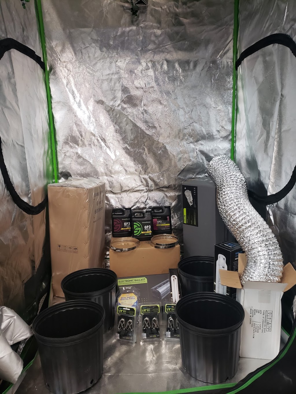 420 grow room supplies | 12909 127 St NW, Edmonton, AB T5L 1B1, Canada | Phone: (780) 267-1574