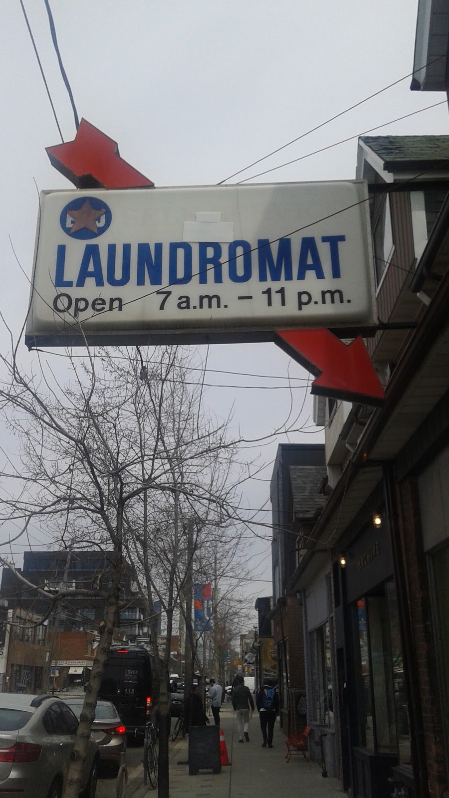 Star Laundromat | 911 Dundas St W, Toronto, ON M6J 1W1, Canada | Phone: (905) 738-9630