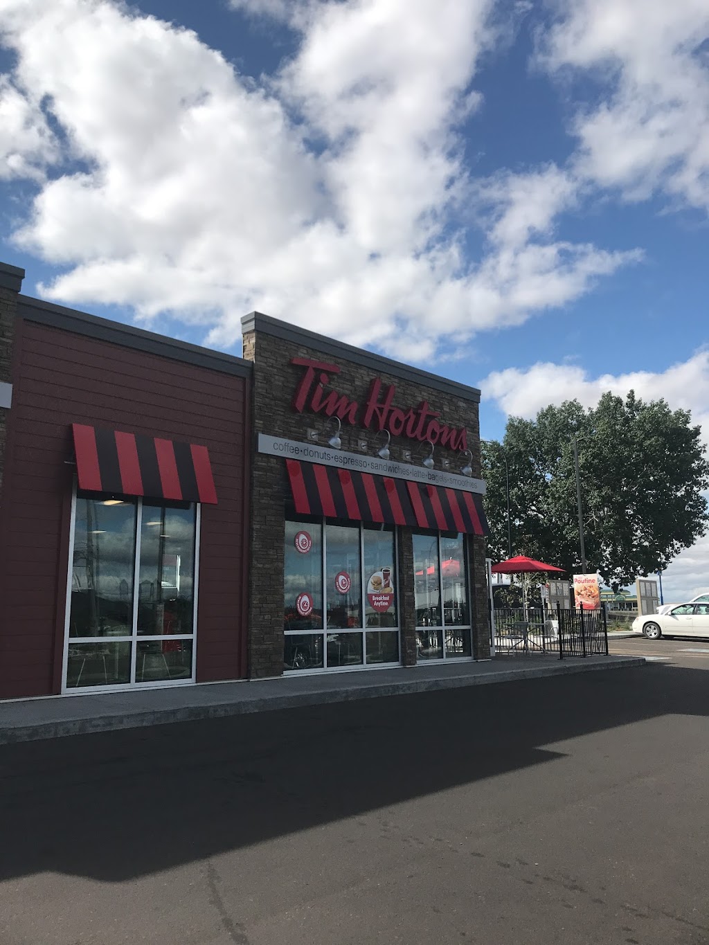 Tim Hortons | 800 Pine Rd Unit 118, Strathmore, AB T1P 0A2, Canada | Phone: (403) 934-3141