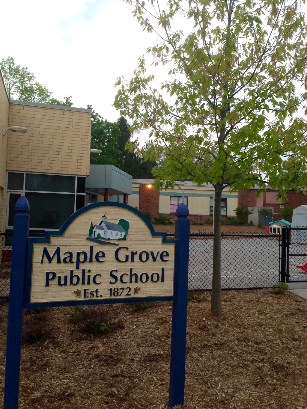 Maple Grove Public School | 288 Maple Grove Dr, Oakville, ON L6J 4V5, Canada | Phone: (905) 844-9322