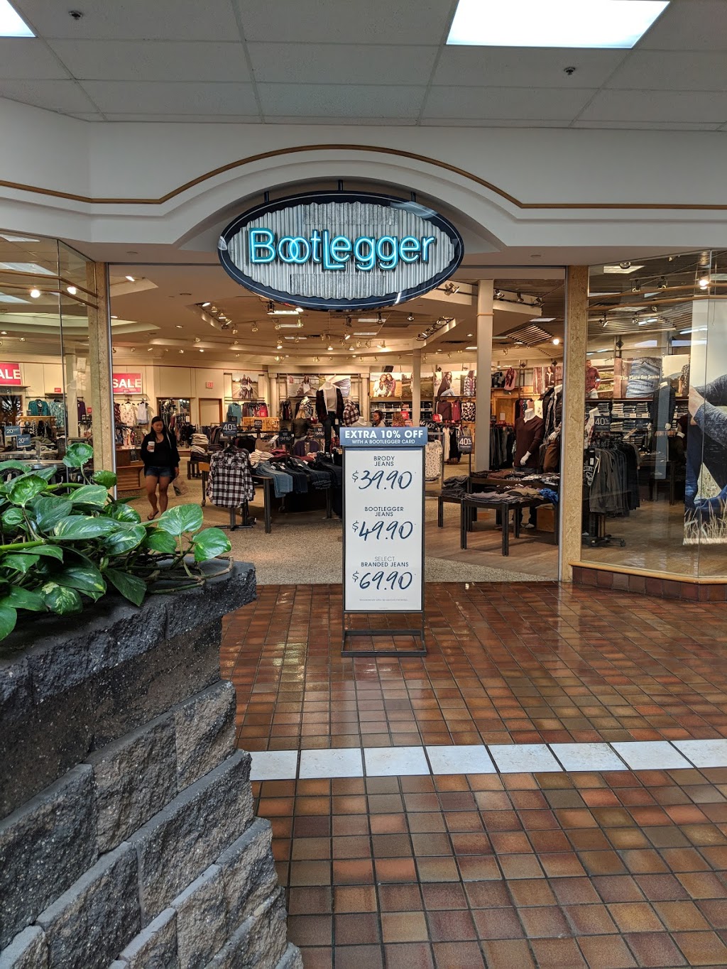 The Mall at Piccadilly | 1151 10 Ave SW, Salmon Arm, BC V1E 1T3, Canada | Phone: (250) 832-0441