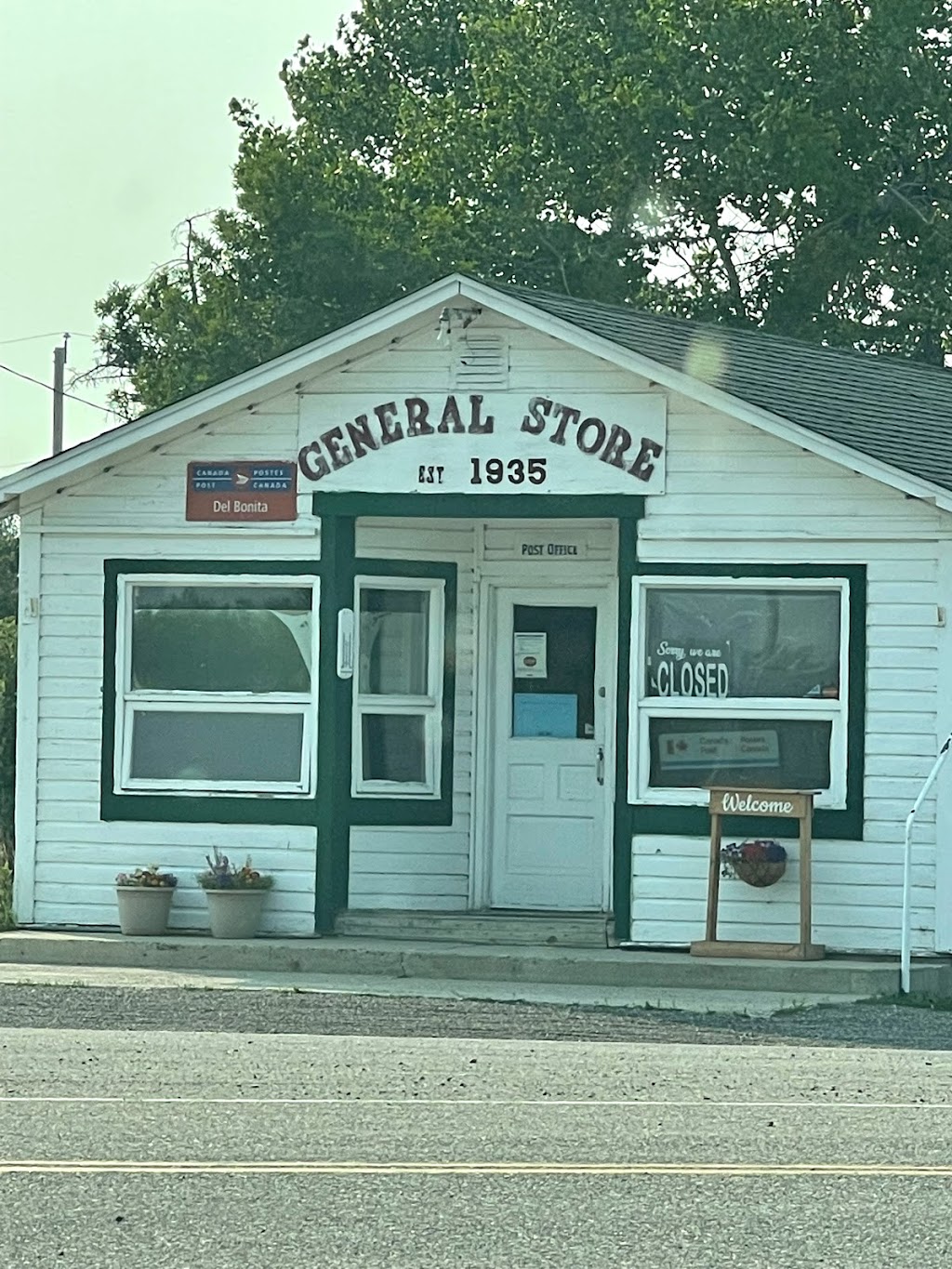 Del Bonita General Store | 1935 AB-62, Del Bonita, AB T0K 0S0, Canada | Phone: (403) 758-6444