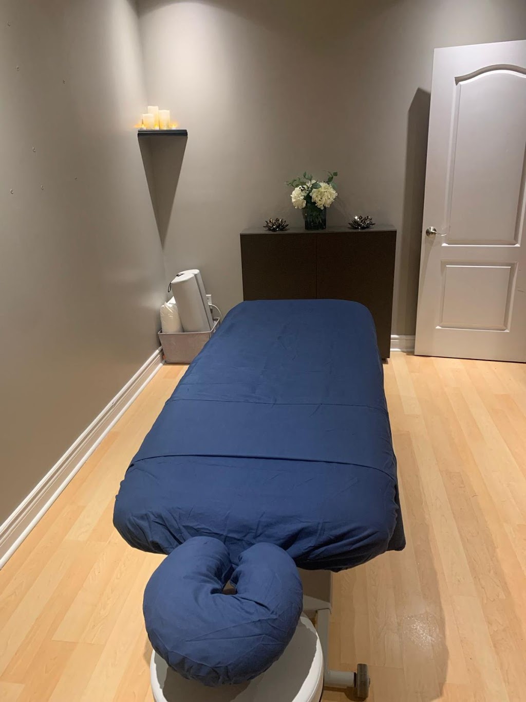 Healing Movement Massage | entrance at beauty and babes, 201 Hurst Dr, Barrie, ON L4N 8K8, Canada | Phone: (416) 435-7486