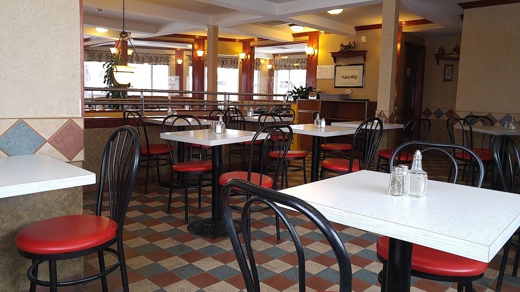 Louis Restaurant | 386 Rue King E, Sherbrooke, QC J1G 1B4, Canada | Phone: (819) 563-5581