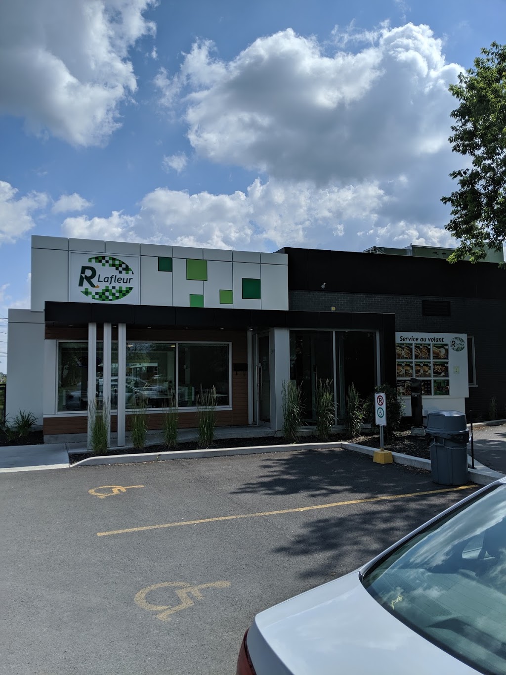 Restaurants Lafleur | 1100 Boulevard du Séminaire N, Saint-Jean-sur-Richelieu, QC J3A 1K3, Canada | Phone: (450) 656-0005 ext. 606