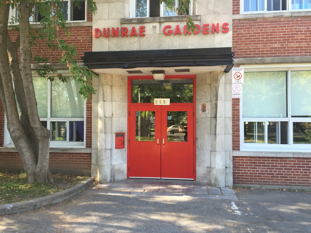 Dunrae Gardens Elementary School | 235 Avenue Dunrae, Mont-Royal, QC H3P 1T5, Canada | Phone: (514) 735-1916