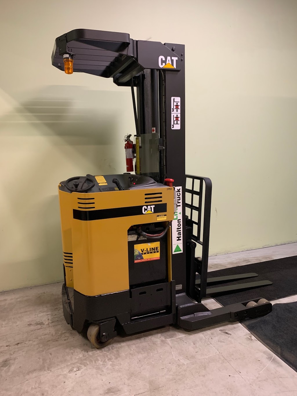 Halton Lift Truck | 1054 South Service Rd E, Oakville, ON L6J 2X7, Canada | Phone: (905) 858-3460