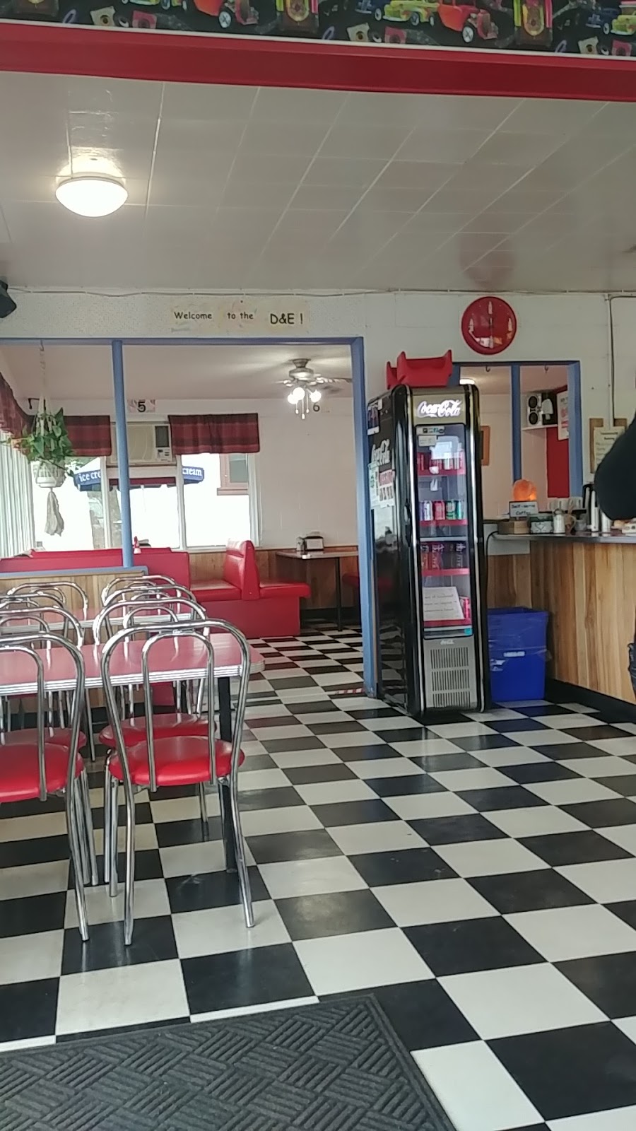 D & E Diner | 604 George St, Enderby, BC V0E 1V0, Canada | Phone: (250) 838-7607