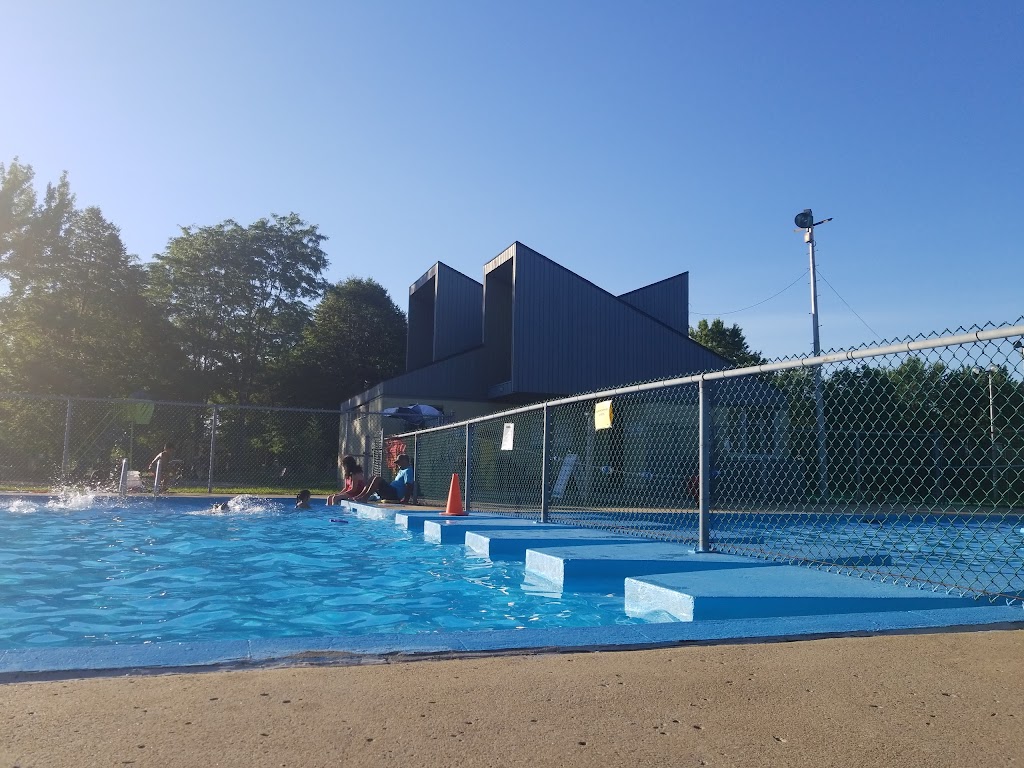 Piscine Wilfrid-Pelletier | 1865 Boul. Tessier, Laval, QC H7S 1W2, Canada | Phone: (450) 662-5188