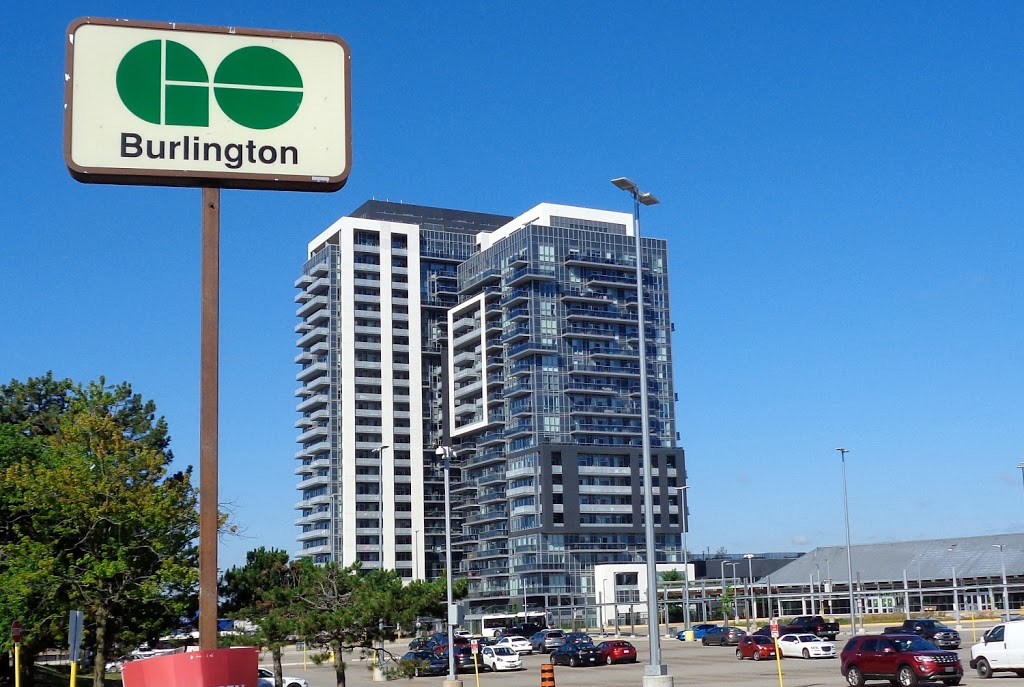 Paradigm condominiums | 2087 Fairview St, Burlington, ON L7R 2C8, Canada | Phone: (905) 333-4347