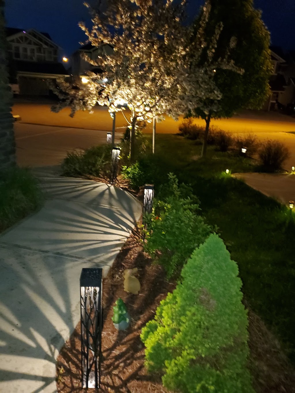 The Edmonton Landscape Lighting Company | 7468 May Common NW, Edmonton, AB T6R 0G9, Canada | Phone: (780) 915-6910