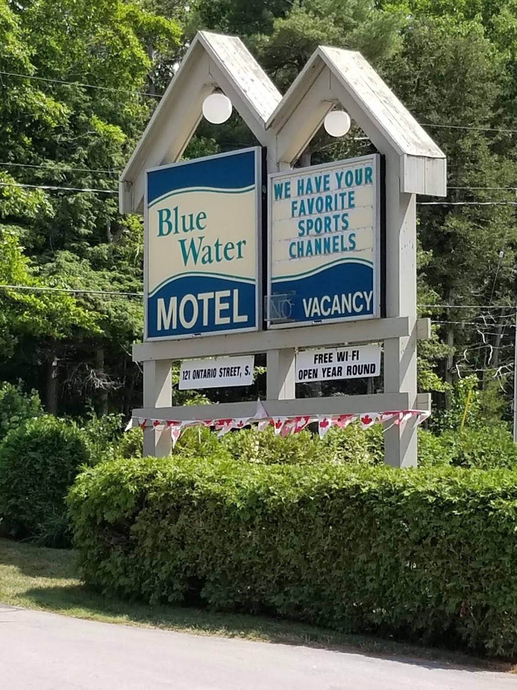 Blue Water Motel | 121 Ontario St S, Grand Bend, ON N0M 1T0, Canada | Phone: (519) 238-2014