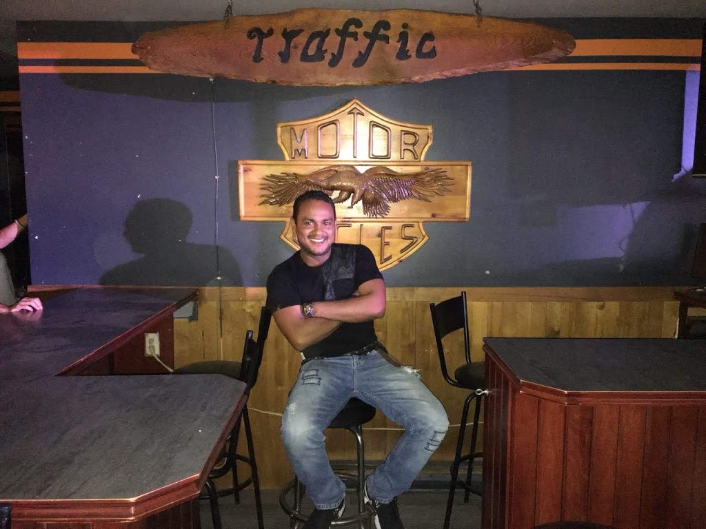 Bar Traffic | 60 Route du Lac-Poulin, Saint-Benoît-Labre, QC G0M 1P0, Canada | Phone: (418) 227-8096