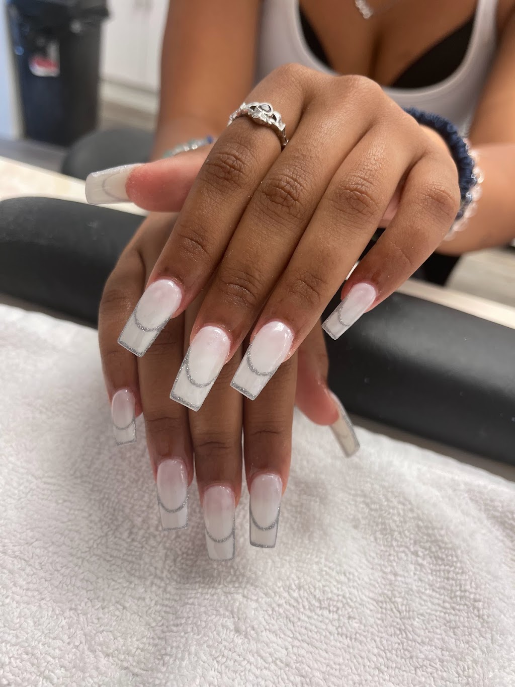 Hellen Nails | 213 The Queensway S, Keswick, ON L4P 2A7, Canada | Phone: (905) 476-7490