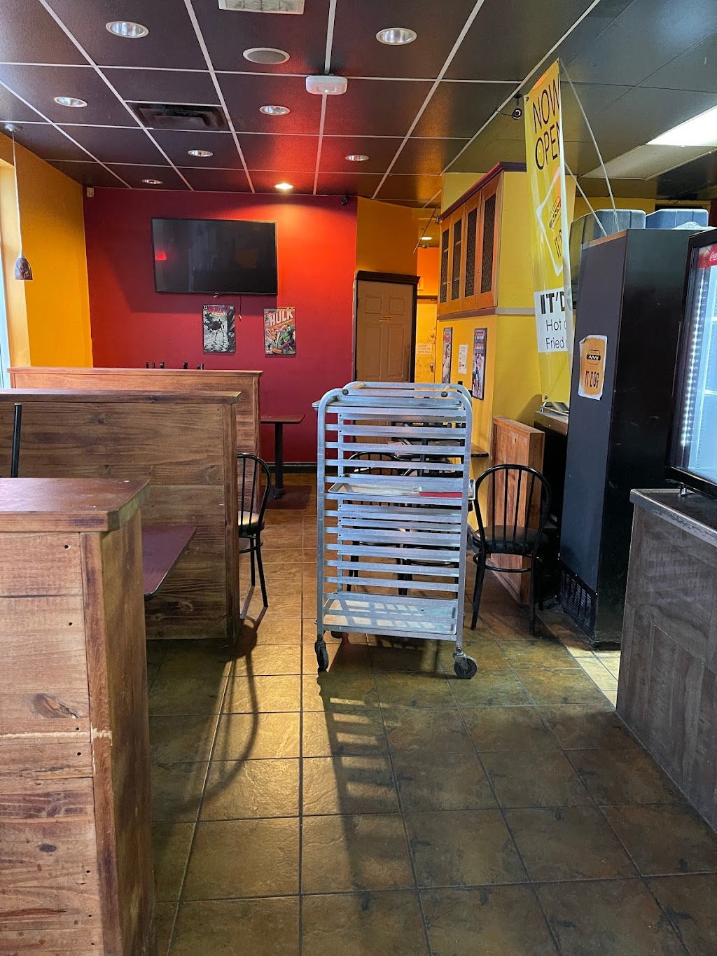 ItDog & chicken | 8621 109 St NW, Edmonton, AB T6G 1E7, Canada | Phone: (780) 438-4083