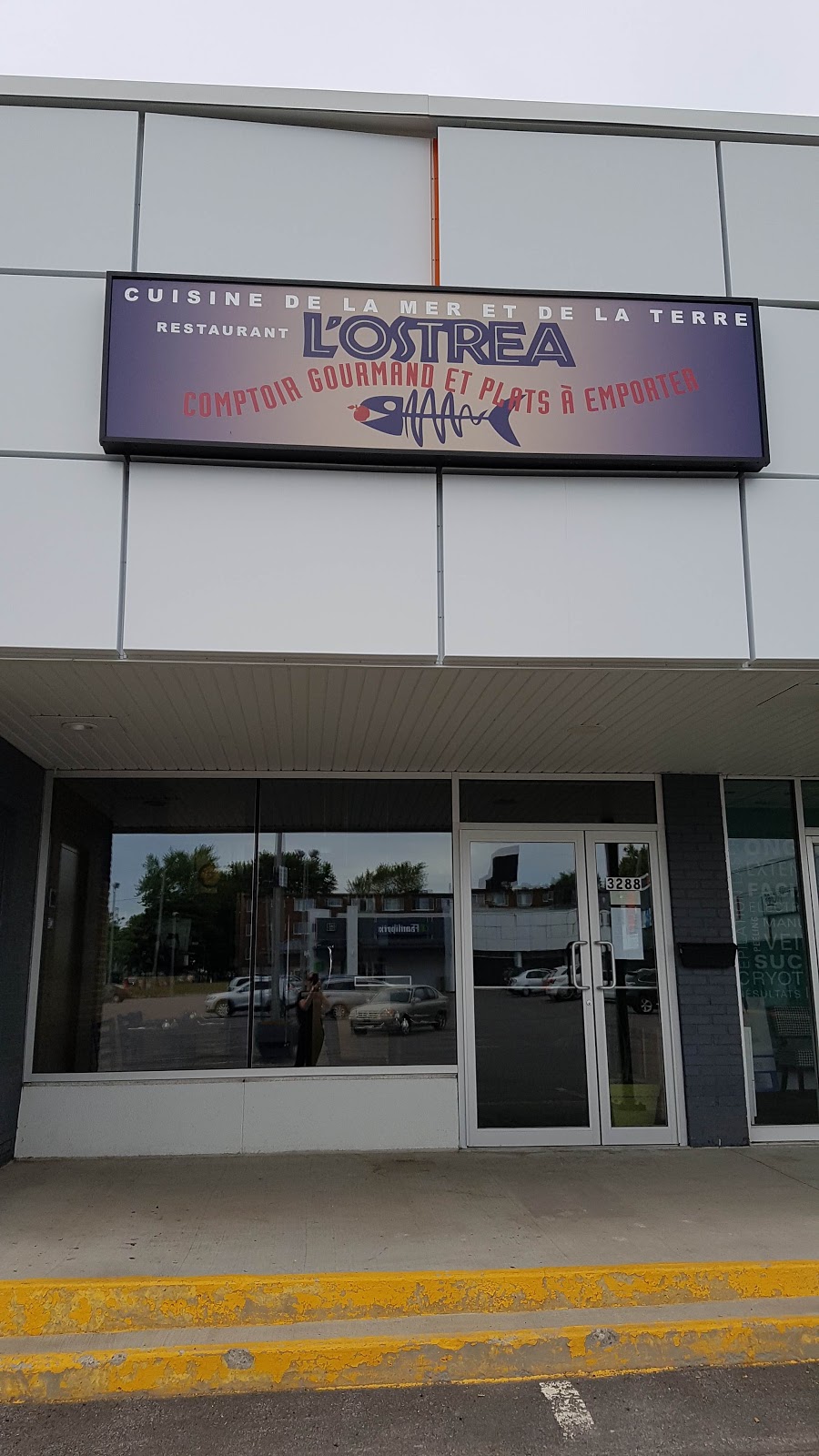 Restaurant LOstrea | 3288 Boulevard Neilson, Québec, QC G1W 2V8, Canada | Phone: (581) 741-3773