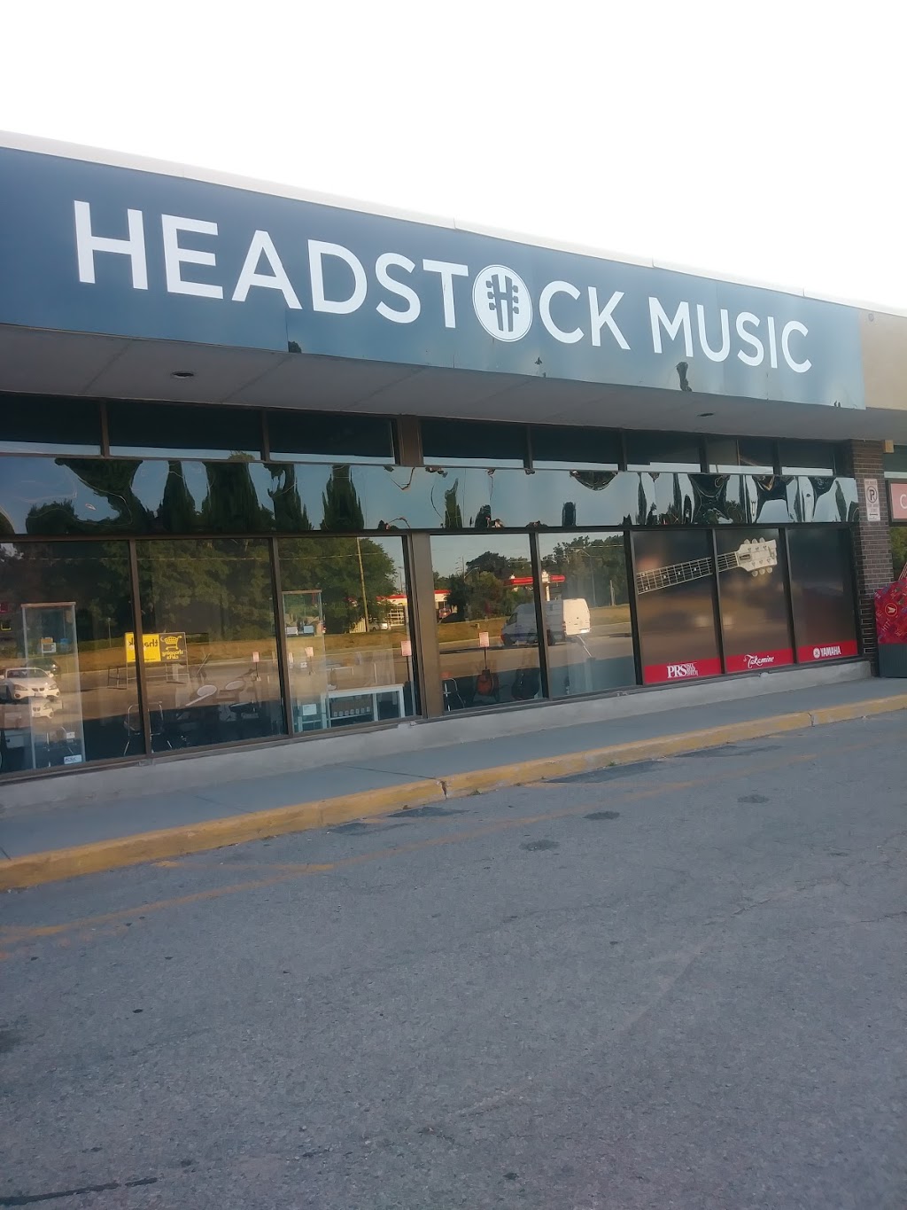 Headstock Music | 601 Dundas St W #5, Whitby, ON L1N 2N3, Canada | Phone: (905) 493-1293