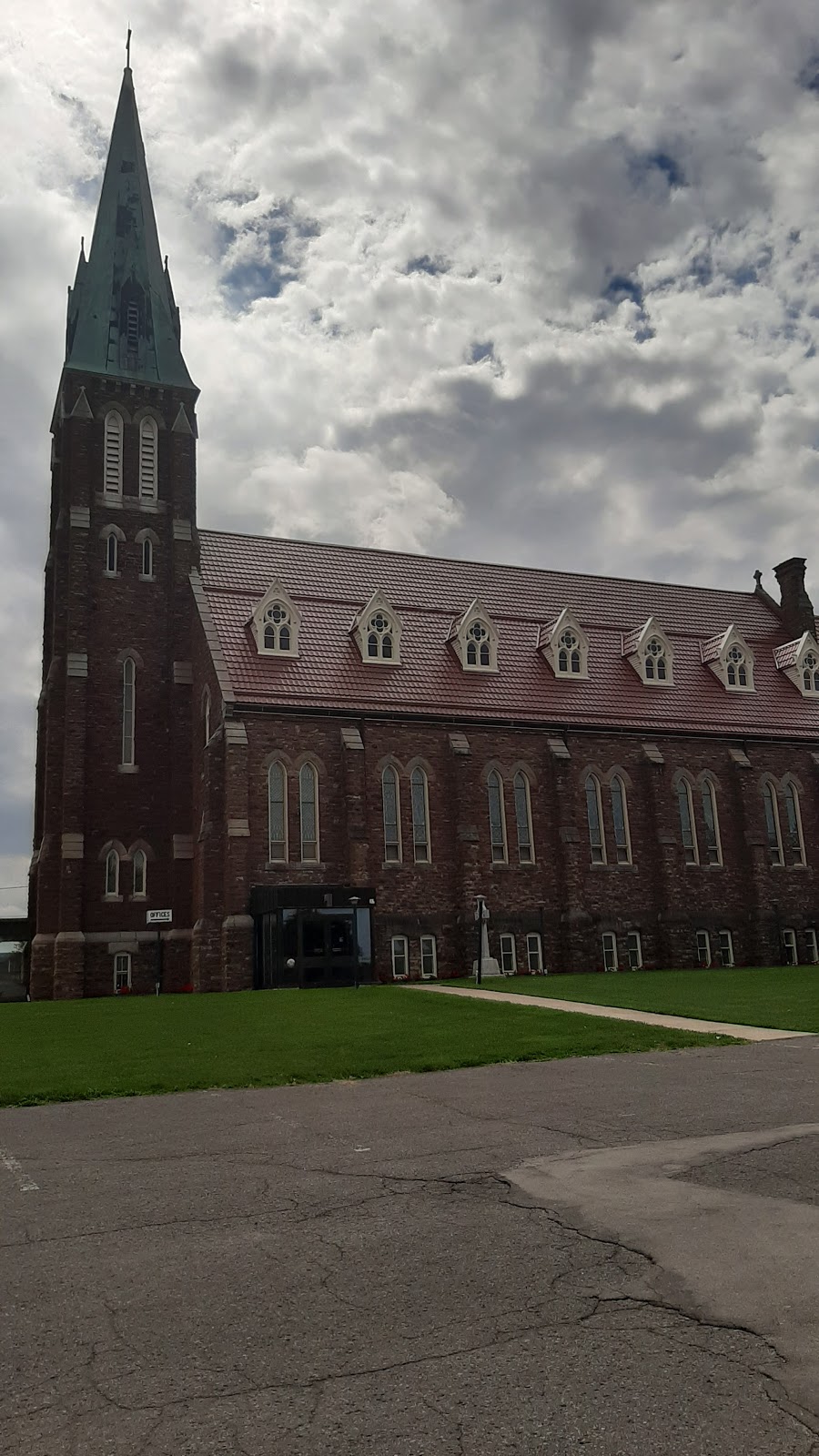 Our Lady of the Holy Rosary Catholic Church | 21 Queen St S, Thorold, ON L2V 3M7, Canada | Phone: (905) 227-3178