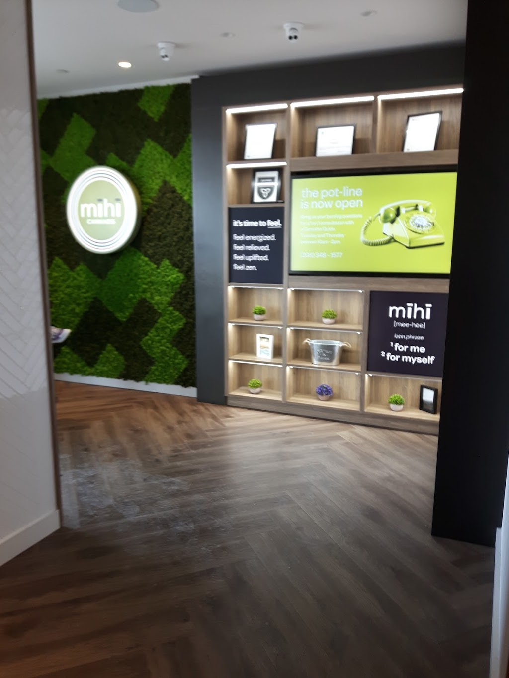 mihi cannabis stoney creek | 1370 S Service Rd, Stoney Creek, ON L8E 5C4, Canada | Phone: (289) 348-2320