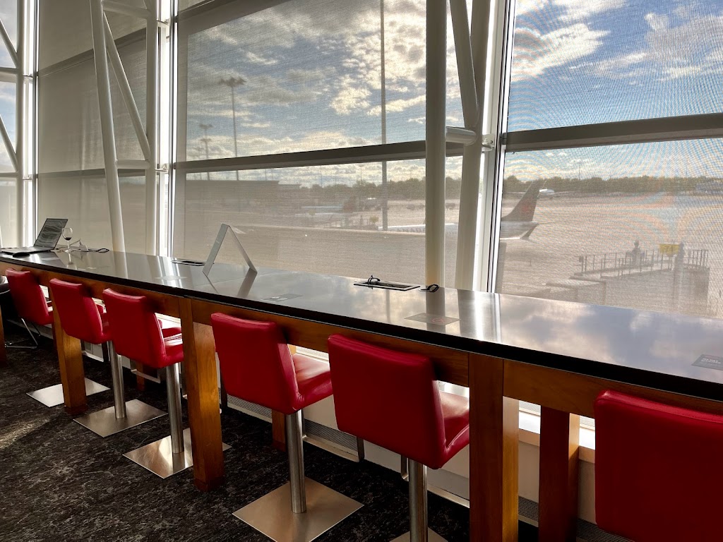 Montreal Airport - Maple Leaf Lounge – Transborder Lounge | Roméo-Vachon Blvd N, Dorval, QC H4Y 1H1, Canada | Phone: (888) 247-2262