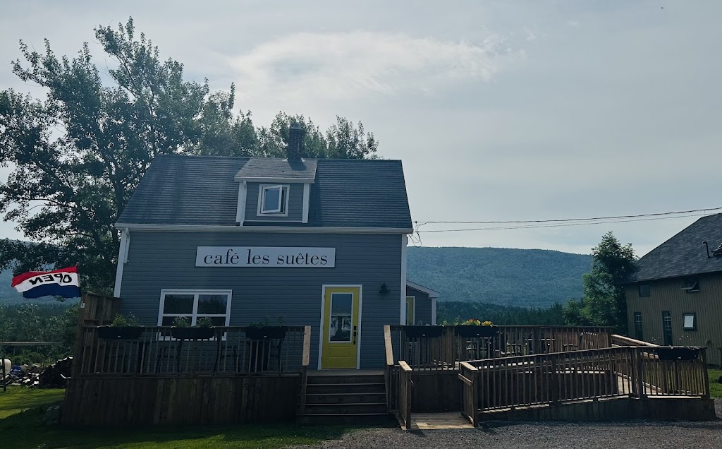 Cafe Les Suêtes | 12690 Cabot Trail, Saint Joseph du Moine, NS B0E 1L0, Canada | Phone: (902) 224-5484