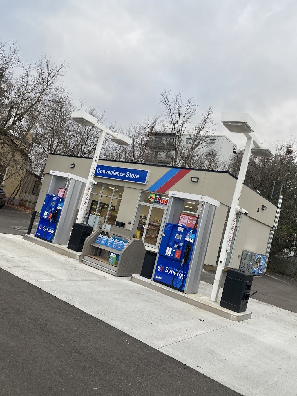 Woolwich mobil | 546 Woolwich St, Guelph, ON N1H 3X7, Canada | Phone: (519) 836-6666