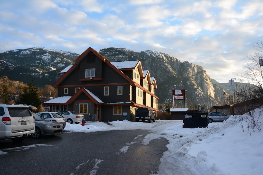 Squamish Adventure Inn & Hostel | 38220 BC-99, Squamish, BC V8B 0A5, Canada | Phone: (604) 892-9240