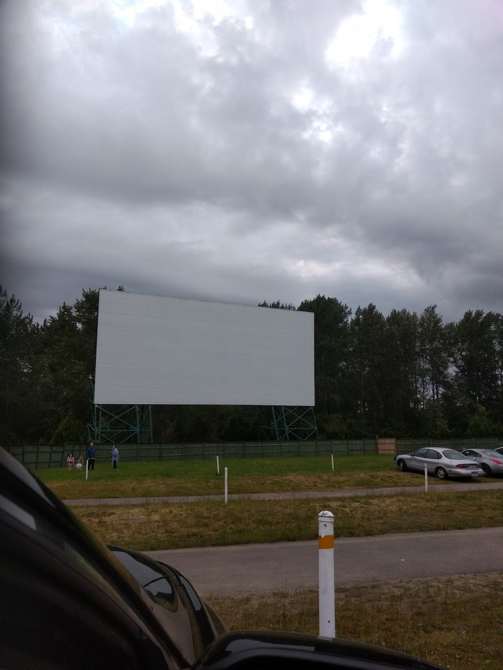 Twilight Drive-In Theatre | 3350 260 St, Aldergrove, BC V4W 2B1, Canada | Phone: (604) 856-5063