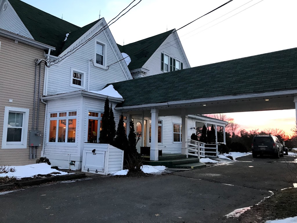 Auberge Le Vieux Presbytère de Bouctouche 1880 Inc. | 157 Chemin du Couvent, Bouctouche, NB E4S 3B8, Canada | Phone: (506) 743-5568